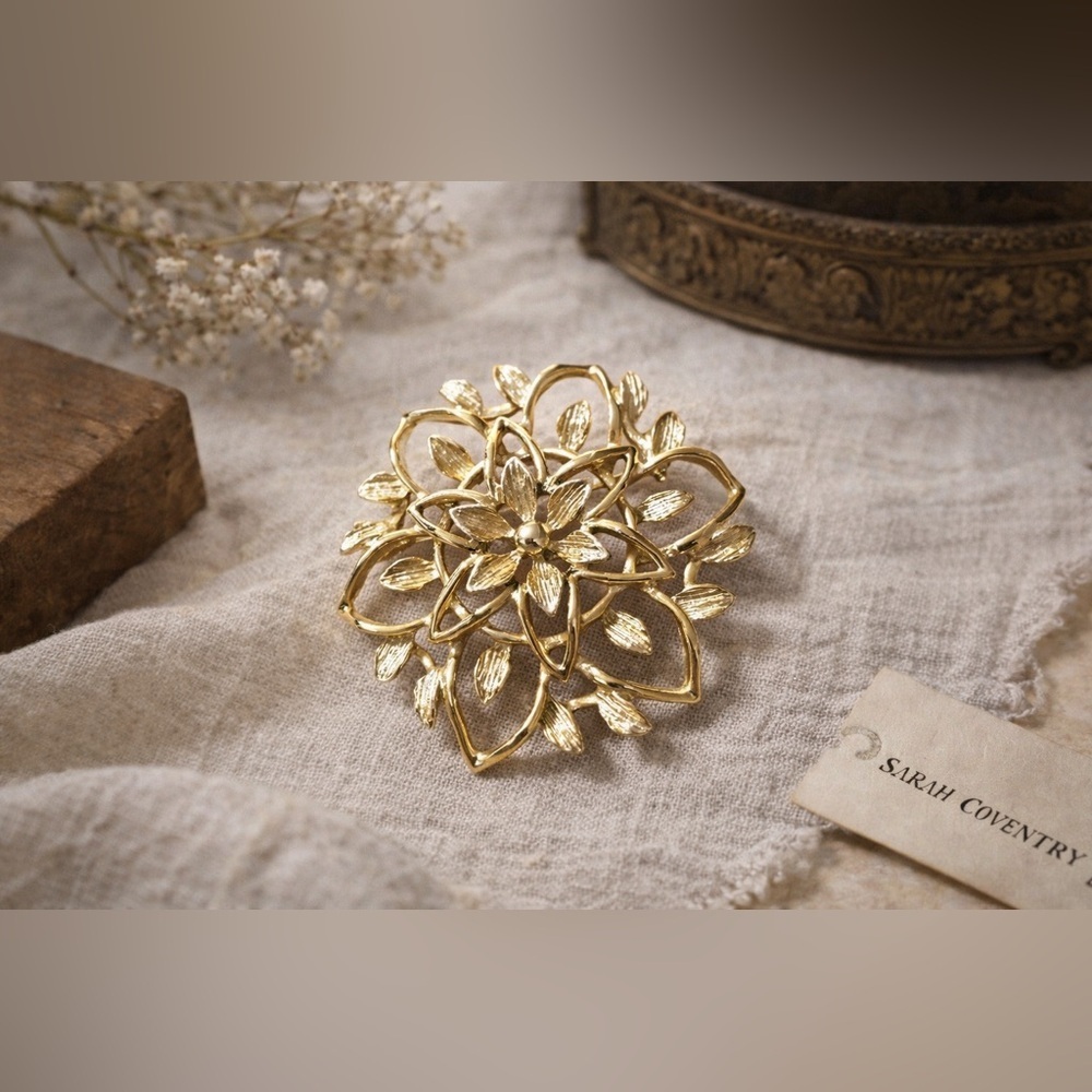 Vintage Sarah Coventry Gold Tone Floral Brooch Classic Flower Pin Retro Jewelry